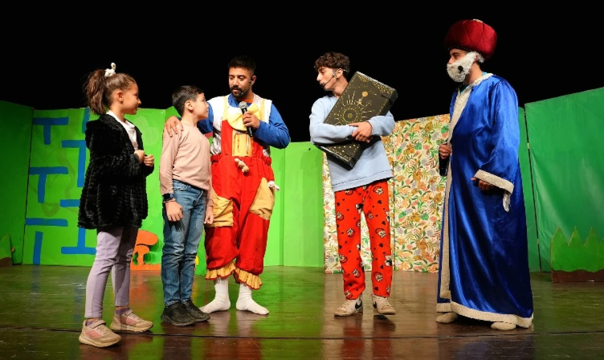 Masalların Renkli Evreni &Ccedil;ocukları Hayran Bıraktı