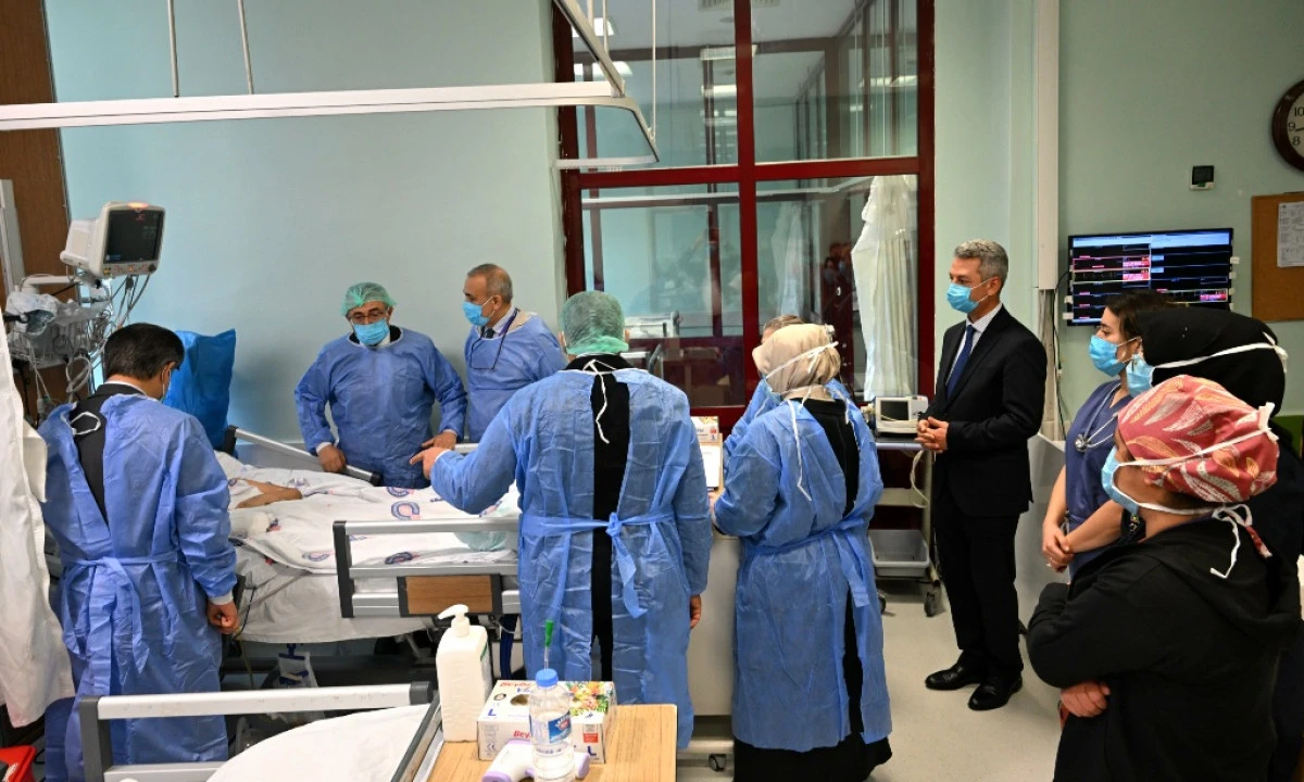 Milletvekillerinden Yaralı &Ouml;ğrencilere Ziyaret