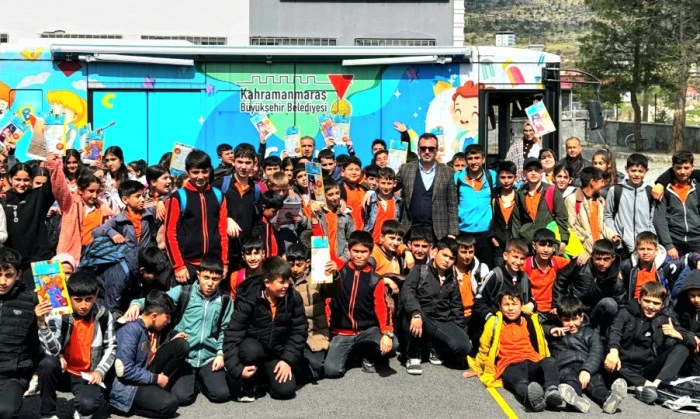 Mobil K&uuml;t&uuml;phane ile Kitapların B&uuml;y&uuml;l&uuml; D&uuml;nyası Kırsala Taşındı