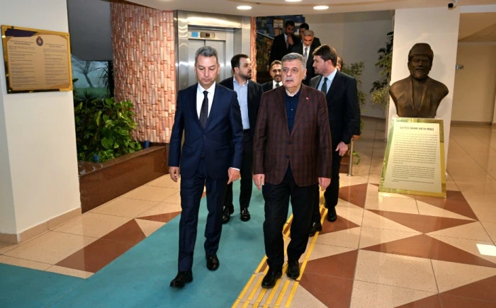 Nevzat Pakdil ve İl Protokol&uuml; KS&Uuml; Rekt&ouml;r&uuml; Prof. Dr. İbrahim Taner Okumuş&rsquo;u Ziyaret Etti