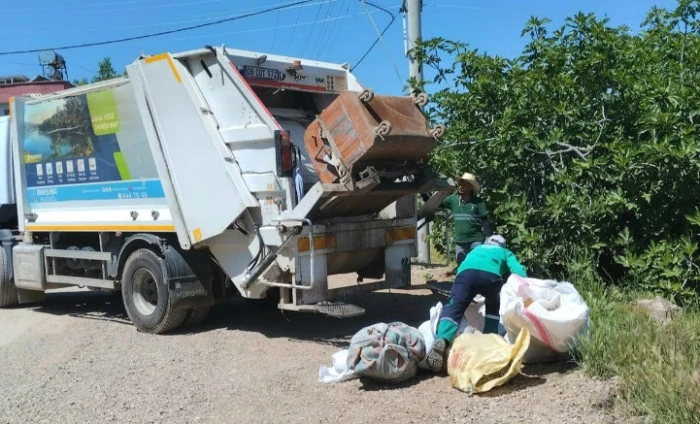 Onikişubat Belediyesi, 288 personel ve 65 ara&ccedil;tan oluşan g&uuml;&ccedil;l&uuml; ekiple sahada