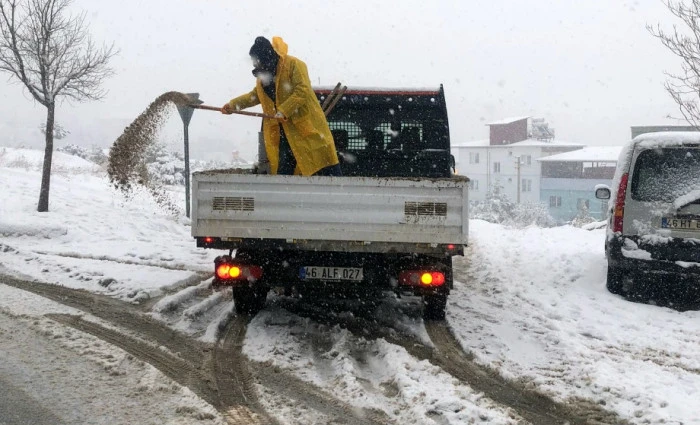 Onikişubat Belediyesi karla m&uuml;cadelede tam teyakkuzda