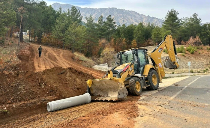 Onikişubat Belediyesi’nden 17 kırsal mahallede 26 farklı noktada yoğun hizmet mesaisi
