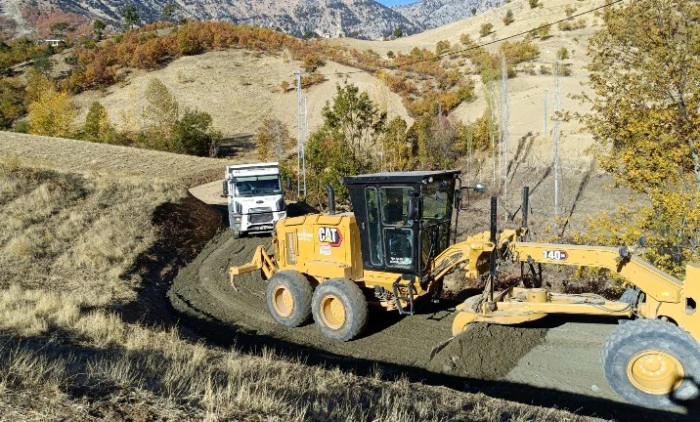 Onikişubat Belediyesi’nden aynı anda 17 farklı kırsal mahalleye ulaşım yatırımı