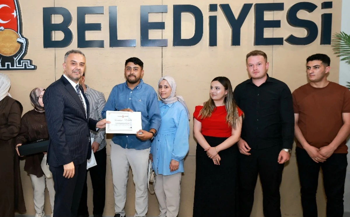 Onikişubat Belediyesi&rsquo;nin Evlilik Okulu&rsquo;nu tamamlayan ilk 50 &ccedil;ift sertifikalarını aldı