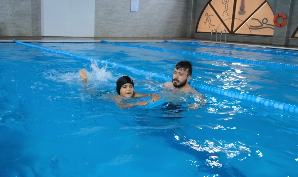 Onikişubat Belediyesi&rsquo;nin &uuml;cretsiz Yaz Y&uuml;zme Kursları&rsquo;na kayıtlar devam ediyor