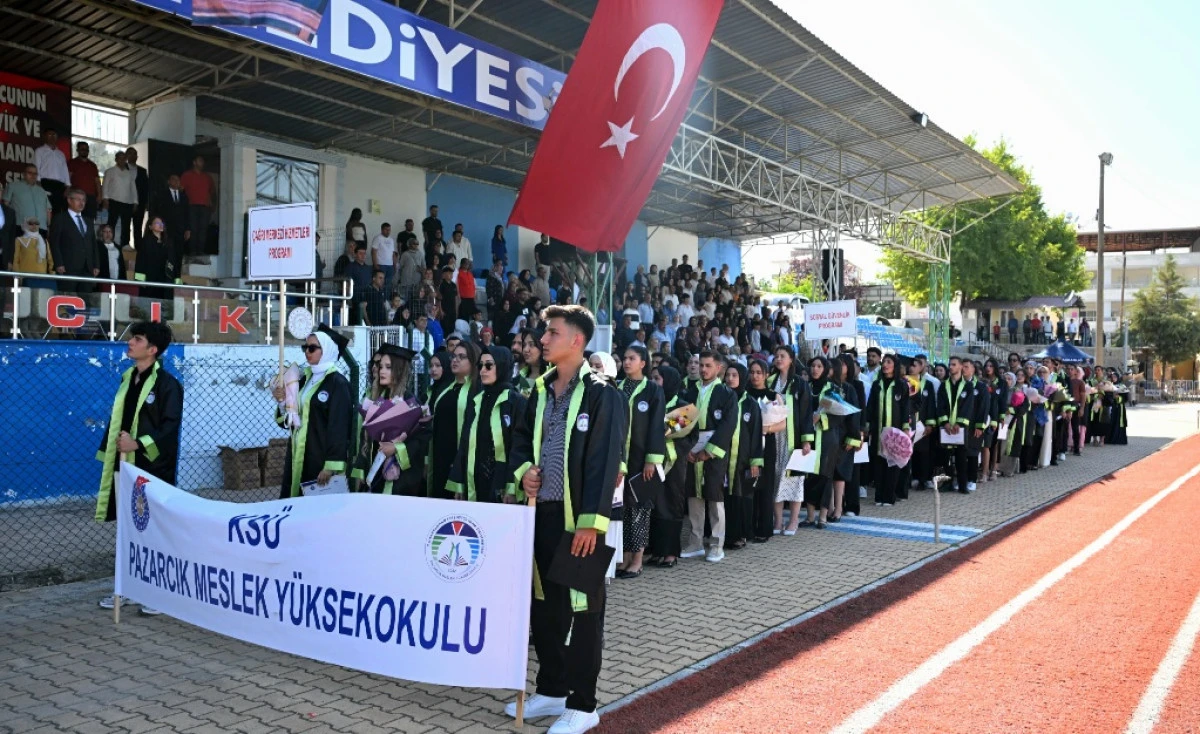Pazarcık Meslek Y&uuml;ksekokulu'nda Mezuniyet Heyecanı
