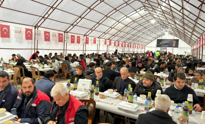 Ramazan&rsquo;ın İlk G&uuml;n&uuml;nde B&uuml;y&uuml;kşehir&rsquo;in İftar &Ccedil;adırlarında Dayanışma ve Neşe Bir Arada