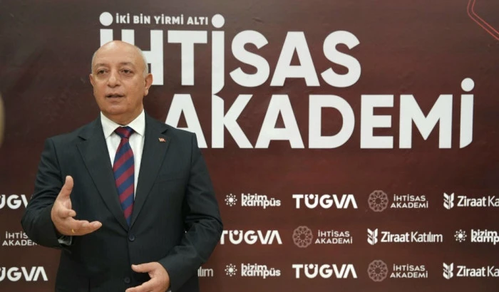 Rekt&ouml;r Bakan&rsquo;dan Gen&ccedil;lere Başarı Form&uuml;l&uuml;: "Konfor Alanını Terk Edin, Akıl Terinizi Akıtın"