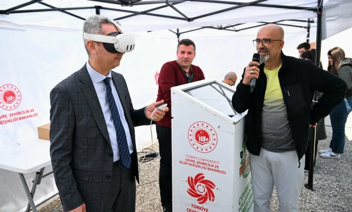 Rekt&ouml;r Okumuş, Yeşil Kamp&uuml;s Festivalinde Stantları İnceledi