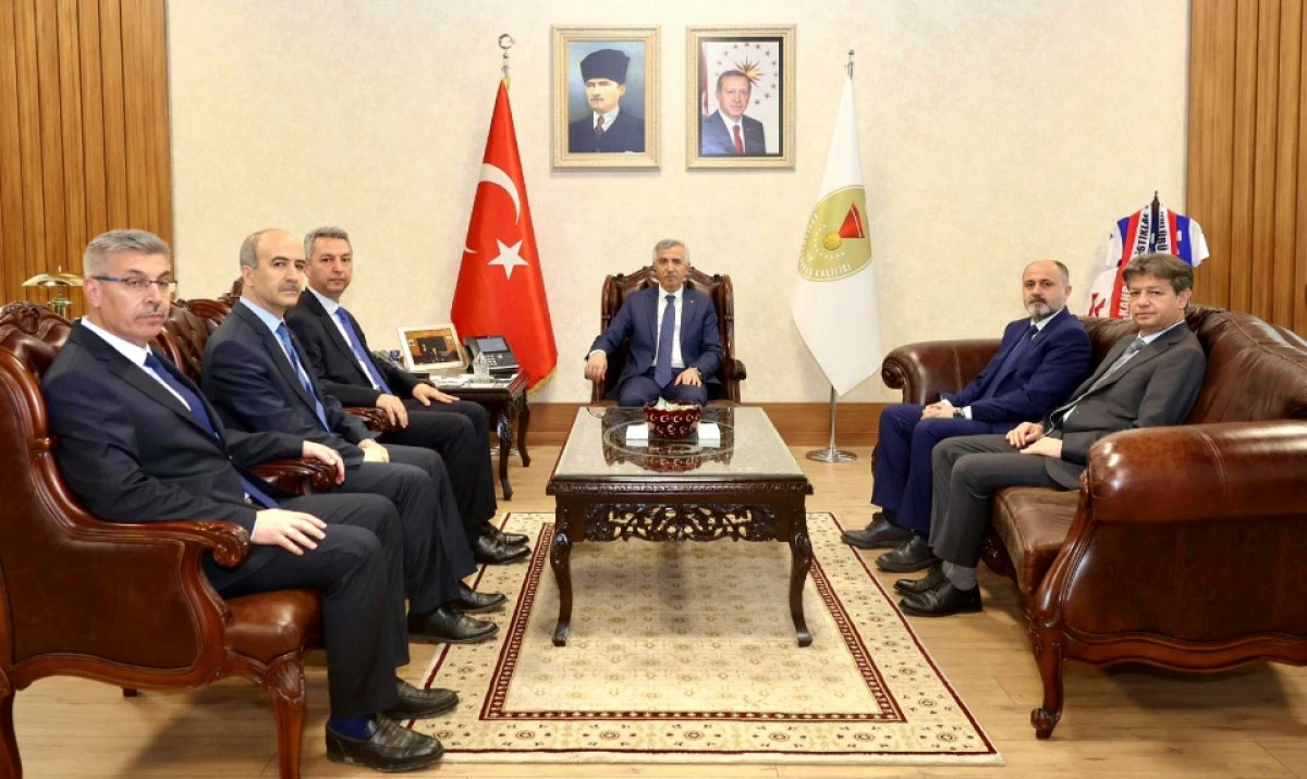 Rekt&ouml;r Okumuş&rsquo;tan Vali &Uuml;nl&uuml;er&rsquo;e Ziyaret