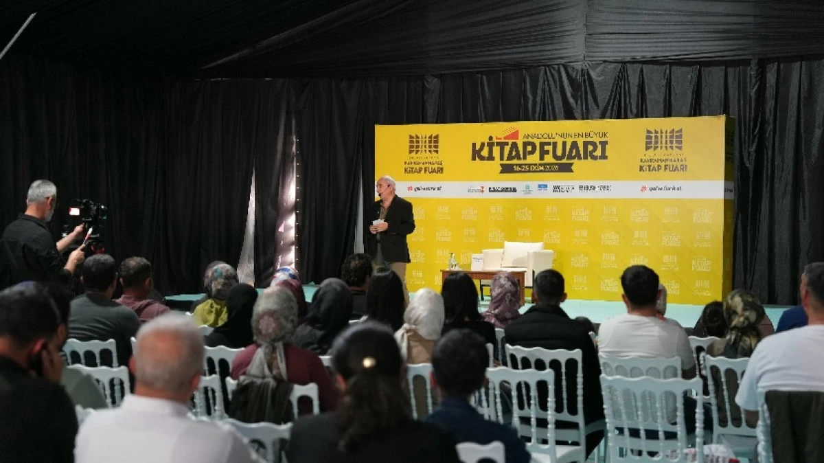 Şair Nurullah Gen&ccedil;, Kitap Fuarı&rsquo;nda Şiir ve Edebiyatı Anlattı