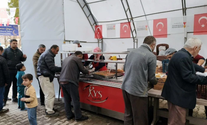 Sofralar Kuruldu, G&ouml;n&uuml;ller Bir Oldu; Neşe Ramazan Sokağı&rsquo;na Taştı