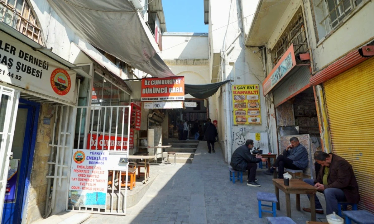 Tarihi Katiphan Sokağı&rsquo;nda D&ouml;n&uuml;ş&uuml;m S&uuml;r&uuml;yor