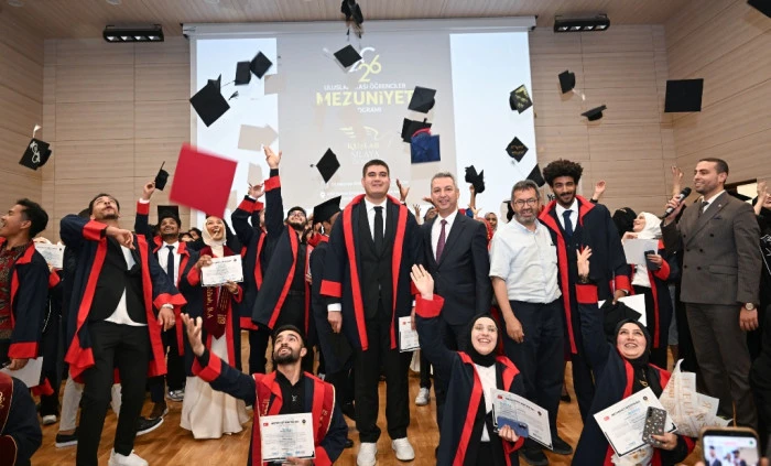 Uluslararası &Ouml;ğrenciler Mezuniyet Coşkusunda Buluştu