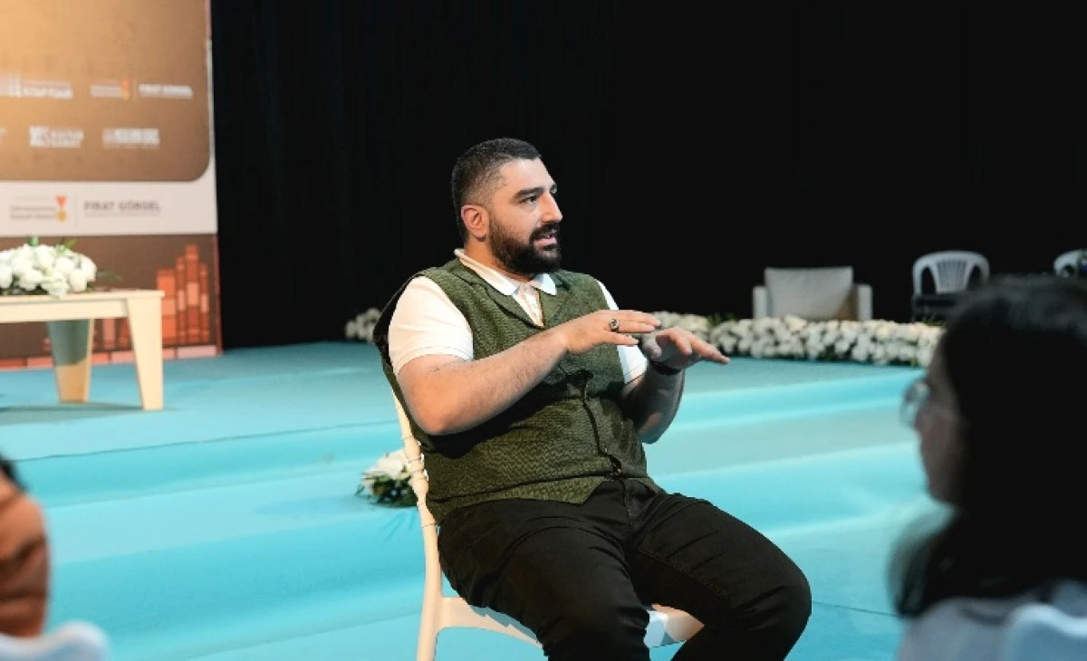 Ural ve Tuğtağ’dan Kitap Fuarı’nda Edebiyat Dolu Söyleşi