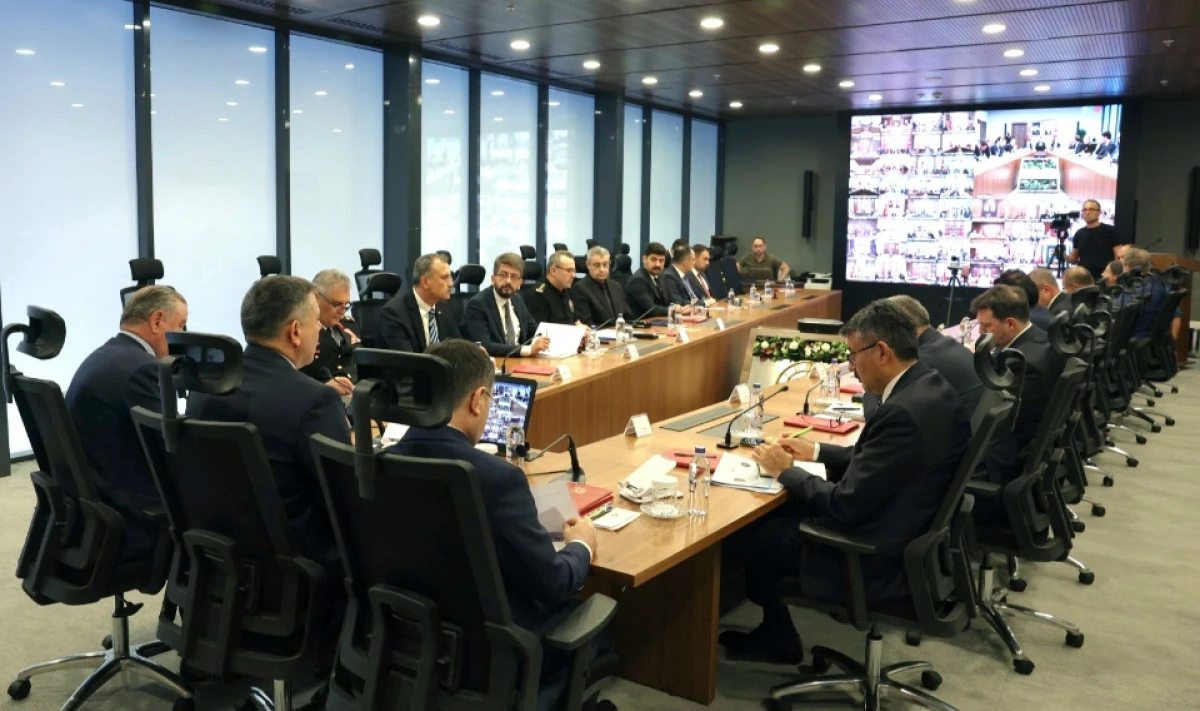 Vali &Uuml;nl&uuml;er  &ldquo;Spor G&uuml;venliği&rdquo; Toplantısına Katıldı