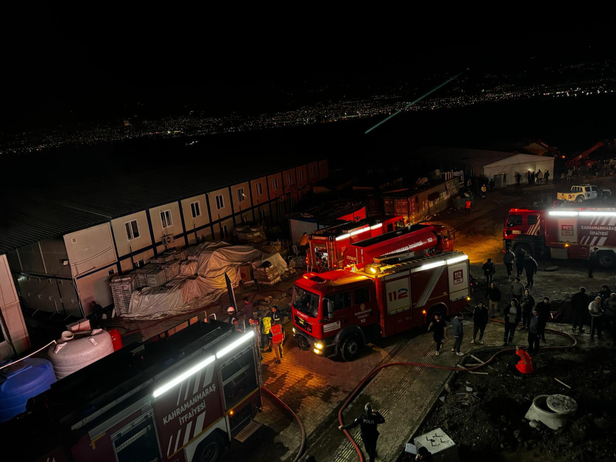 Vali Ünlüer, TOKİ Şantiye Alanında Çıkan Yangın Sonrası Olay Yerinde İncelemede Bulundu