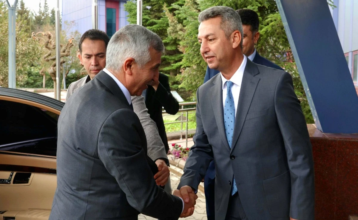 Vali &Uuml;nl&uuml;er&rsquo;den Rekt&ouml;r Okumuş&rsquo;a Hayırlı Olsun Ziyareti