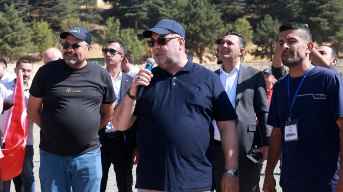 Yalnız Ardı&ccedil;&rsquo;ta G&ouml;ky&uuml;z&uuml; Renklendi, Festivalinin İlk G&uuml;n&uuml; Coşkuyla Tamamlandı