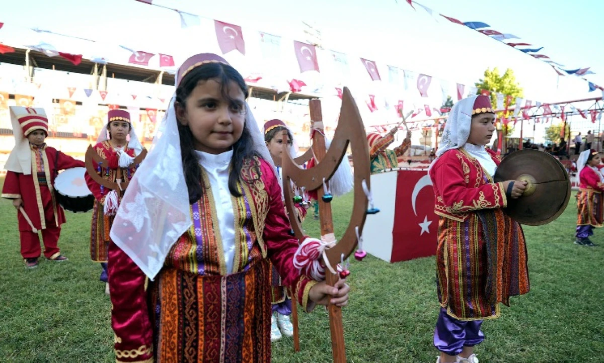 Yaz Spor Okulları Coşkulu T&ouml;renle Kapılarını A&ccedil;tı