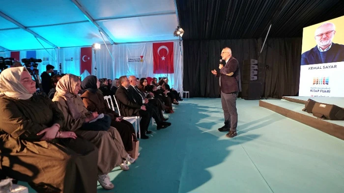 Yazar Kemal Sayar, Kahramanmaraş Kitap Fuarı&rsquo;nda Sevenleriyle Buluştu