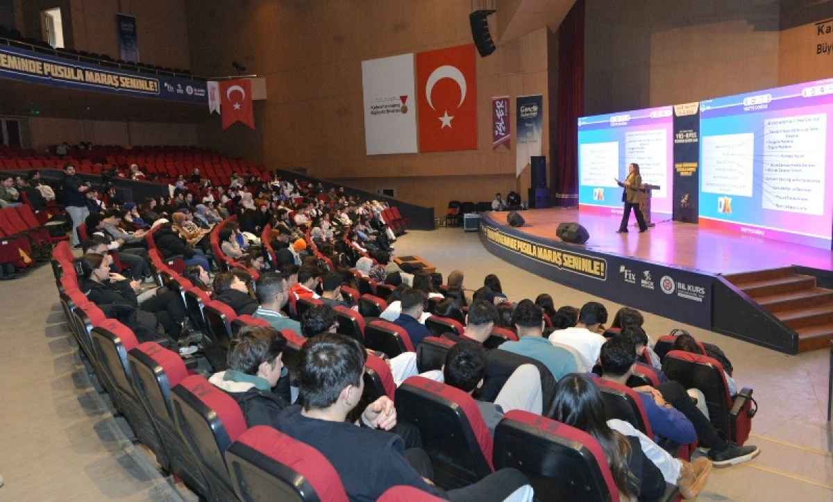 YKS Kampında Biyoloji Taktikleri &Ouml;ğrencileri G&uuml;&ccedil;lendirdi