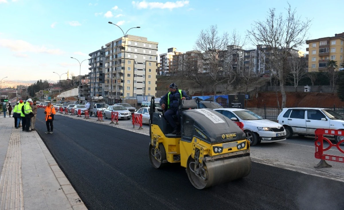 Yol Konforu İ&ccedil;in Asfalt Mesaisi Hız Kesmeden S&uuml;r&uuml;yor